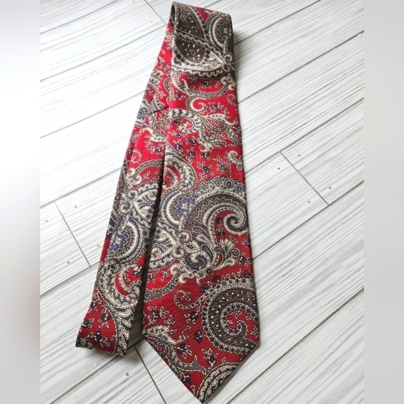 Vintage Burberry Pure Silk Necktie in Red and Blue Paisley - Picture 5 of 10